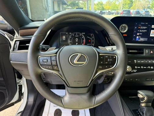 2024 Lexus ES 250 Base