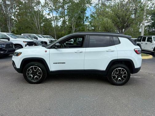Bright White Clearcoat 2025 Jeep Compass Trailhawk