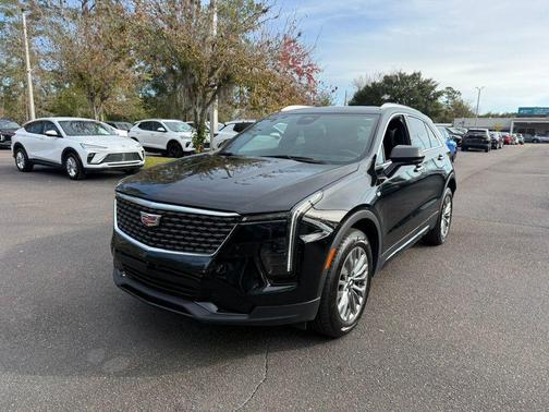 2025 Cadillac XT4 Premium Luxury