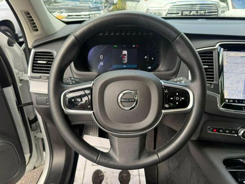 2025 Volvo XC90 B5 Core