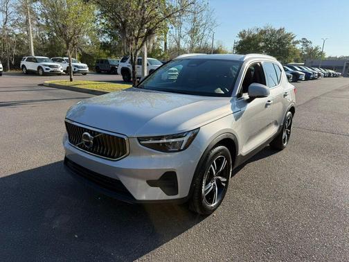 Sand Dune Metallic 2025 Volvo XC40 B5 Core Bright Theme