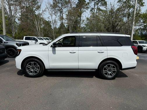 Oxford White 2025 Ford Expedition Active