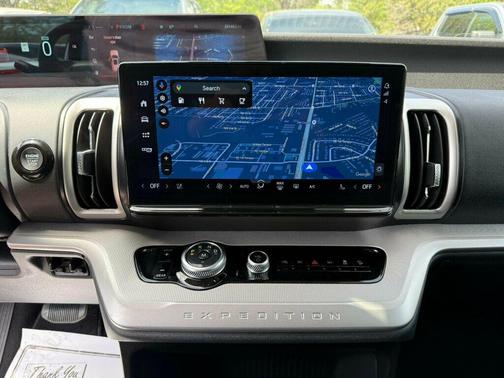 Oxford White 2025 Ford Expedition Active