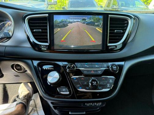 Diamond Black Crystal Pearlcoat 2025 Chrysler Pacifica L