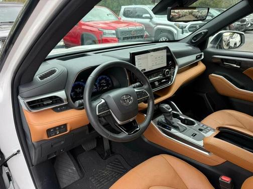 2024 Toyota Highlander Platinum