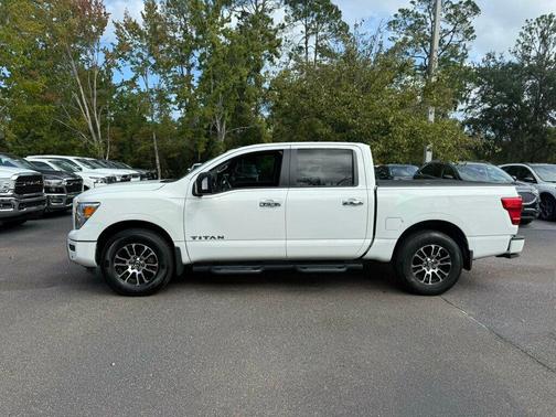 2021 Nissan Titan SV