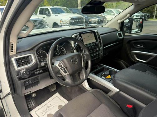 2021 Nissan Titan SV