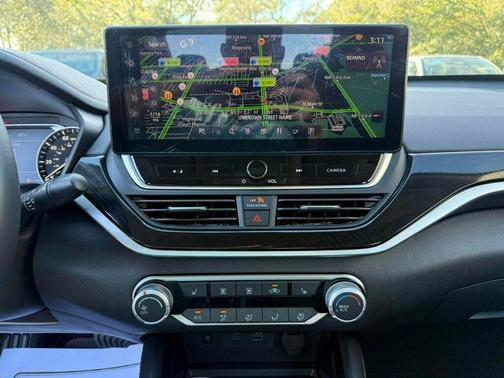 2024 Nissan Altima SR FWD