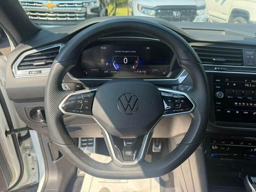 2024 Volkswagen Tiguan 2.0T SE R-Line Black
