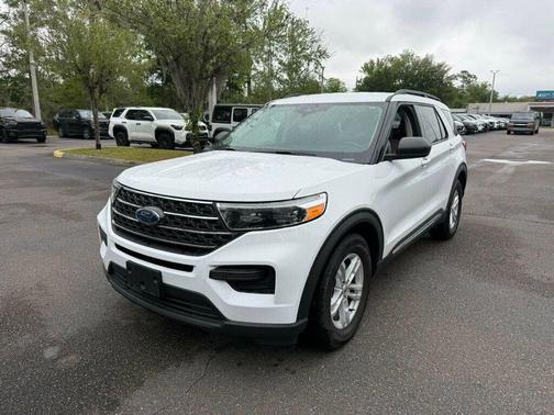 Oxford White 2023 Ford Explorer XLT