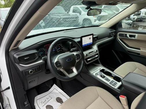 Oxford White 2023 Ford Explorer XLT
