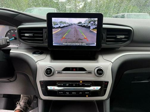 Oxford White 2023 Ford Explorer XLT