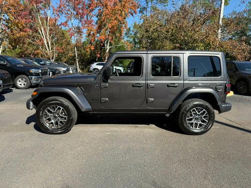 2025 Jeep Wrangler 4-Door Sahara 4x4
