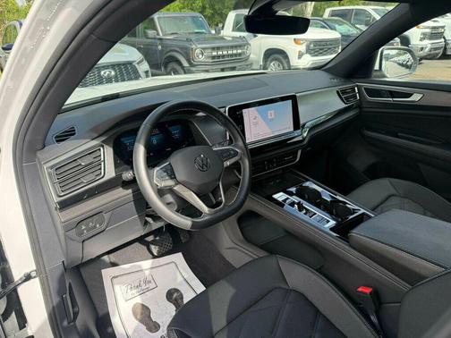 2025 Volkswagen Atlas Cross Sport 2.0T SE w/Technology