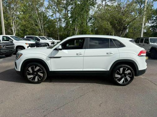 2025 Volkswagen Atlas Cross Sport 2.0T SE w/Technology