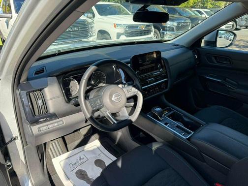 2025 Nissan Pathfinder SV FWD
