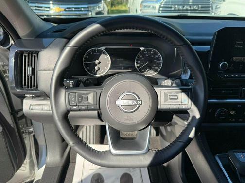 2025 Nissan Pathfinder SV FWD