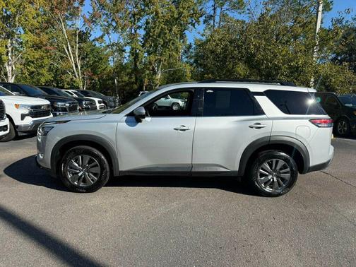2025 Nissan Pathfinder SV FWD