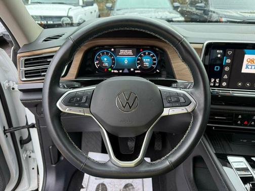 2025 Volkswagen Atlas 2.0T SE w/Technology