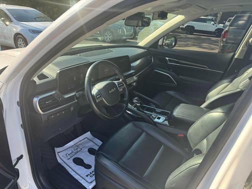 Glacial White Pearl 2024 Kia Telluride S