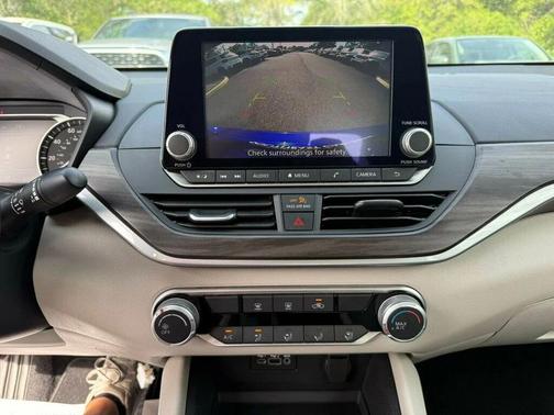 2025 Nissan Altima SV FWD