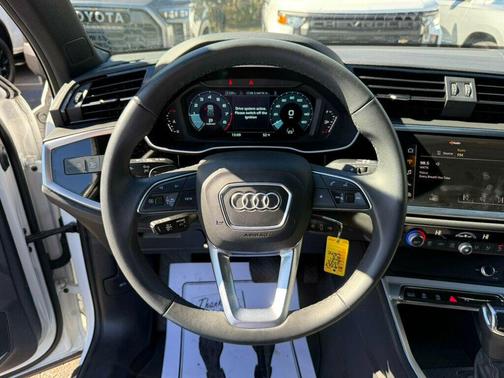 2025 Audi Q3 Premium 45 TFSI S line quattro Tiptronic