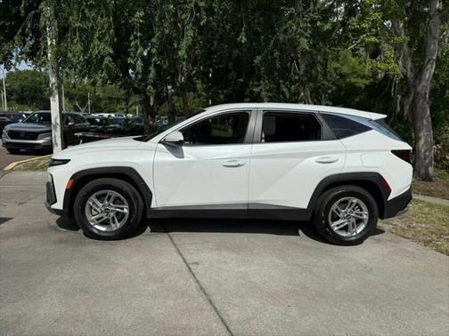 2025 Hyundai TUCSON SE