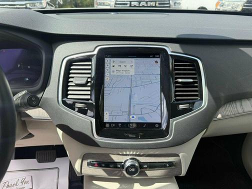 2024 Volvo XC90 B5 Plus Bright Theme