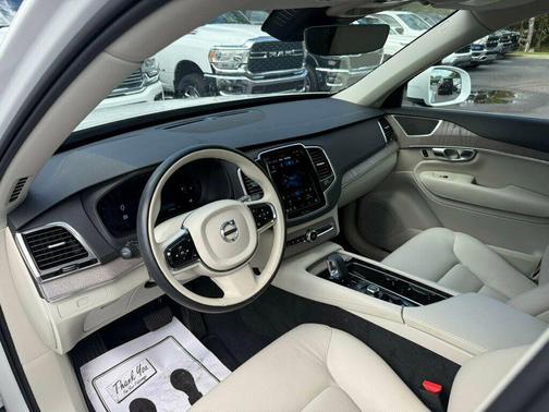 2024 Volvo XC90 B5 Plus Bright Theme