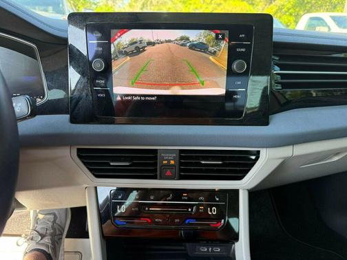 Pure White 2025 Volkswagen Jetta 1.5T SE