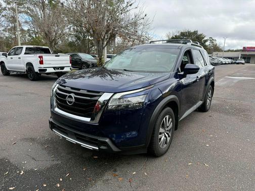 2023 Nissan Pathfinder SL 4WD