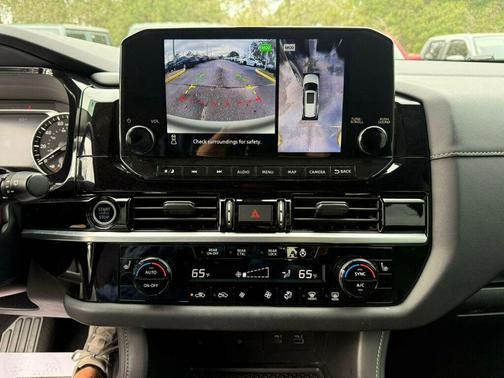 2023 Nissan Pathfinder SL 4WD