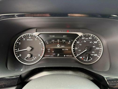 2023 Nissan Pathfinder SL 4WD