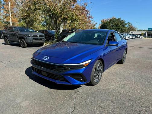 2025 Hyundai ELANTRA SEL