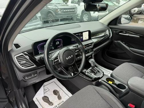 Gravity Gray 2025 Kia Seltos S