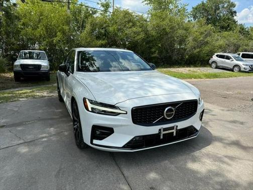 2024 Volvo S60 B5 Core Dark Theme