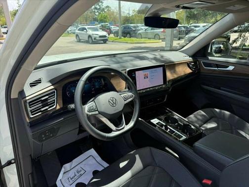 2024 Volkswagen Atlas 2.0T SE w/Technology 4MOTION