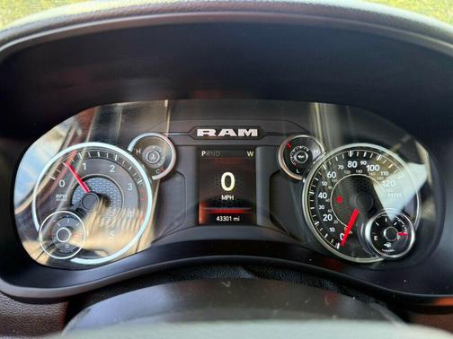 2024 RAM 2500 Big Horn Crew Cab 4x4 8' Box