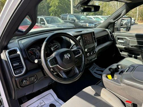 2024 RAM 2500 Big Horn Crew Cab 4x4 8' Box