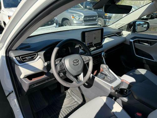 2024 RAM 2500 Big Horn Crew Cab 4x4 8' Box