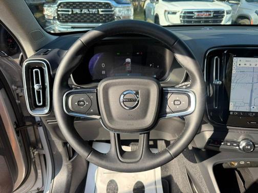 2025 Volvo XC40 B5 Plus Bright Theme