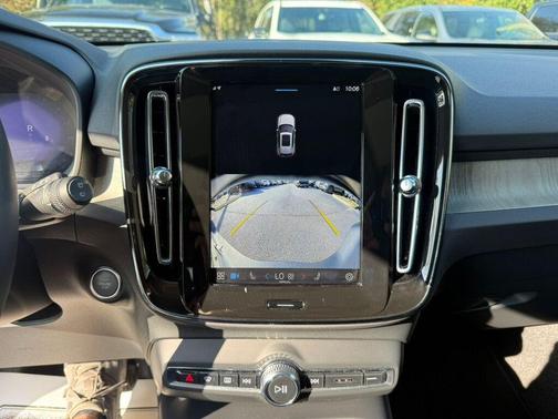 2025 Volvo XC40 B5 Plus Bright Theme