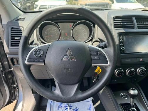 Mercury Gray Metallic 2025 Mitsubishi Outlander Sport 2.0 LE