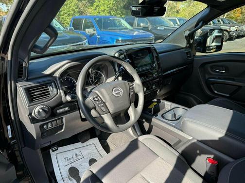 2024 Nissan Titan SV