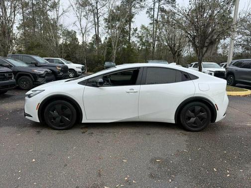2025 Toyota Prius LE