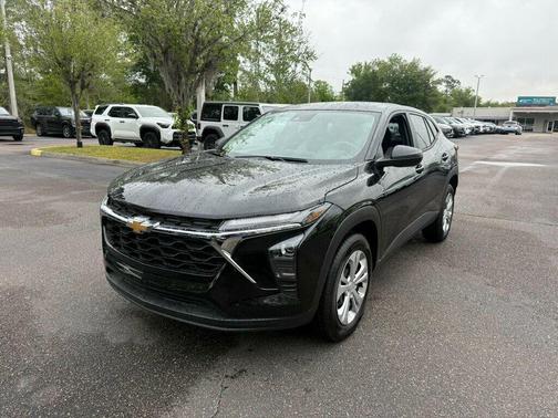 Mosaic Black Metallic 2026 Chevrolet Trax LS