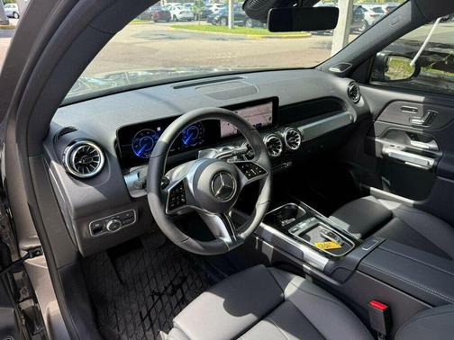 2025 Mercedes-Benz EQB 300 4MATIC