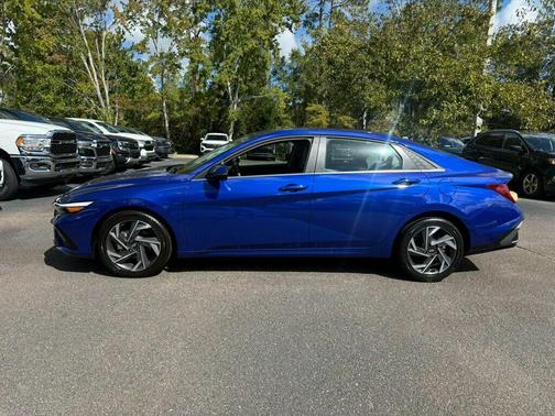 2025 Hyundai ELANTRA Limited