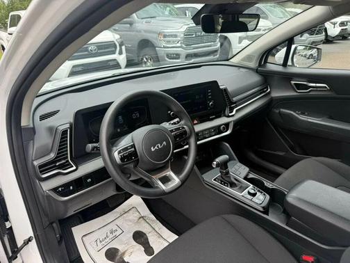 Glacial White Pearl 2025 Kia Sportage LX