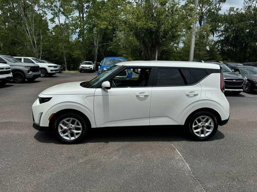 Snow White Pearl 2025 Kia Soul LX